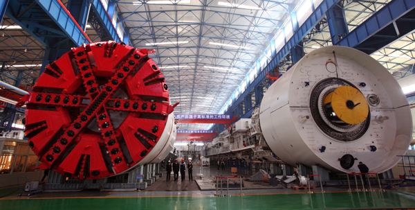 盾構機大腦內部控制核心是PLC控制系統，PLC控制系統有7個優勢